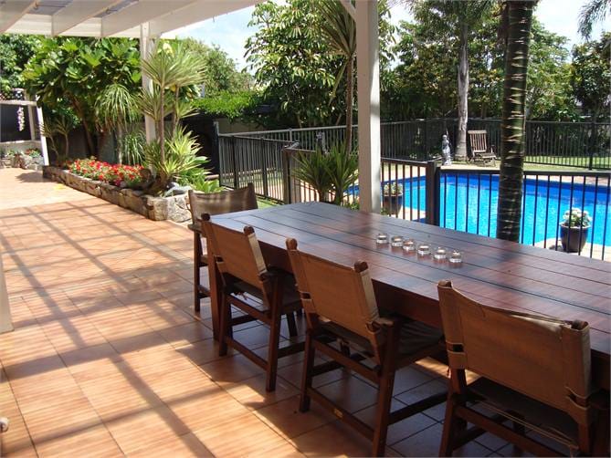 Sunny & Spacious 6-Bedroom Home Overlooking Orewa Estuary