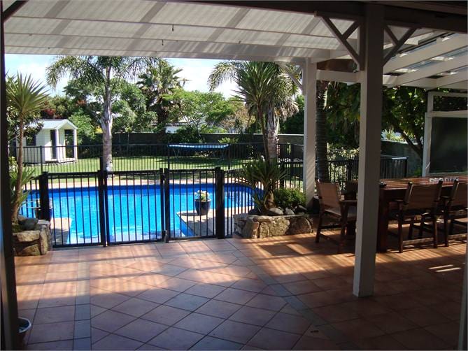 Sunny & Spacious 6-Bedroom Home Overlooking Orewa Estuary