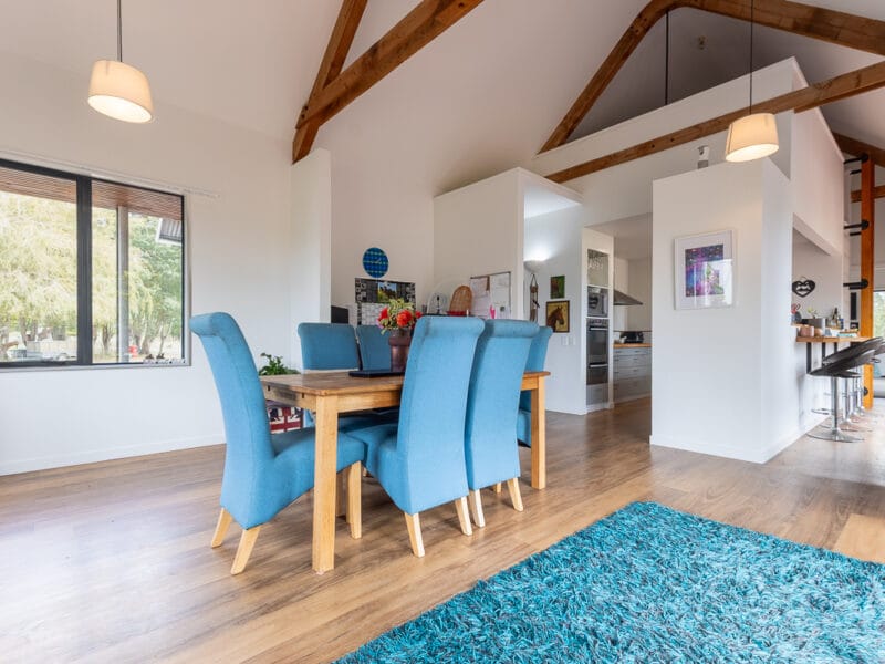 A Tranquil Escape in Te Horo with Hot Tub and breakfast