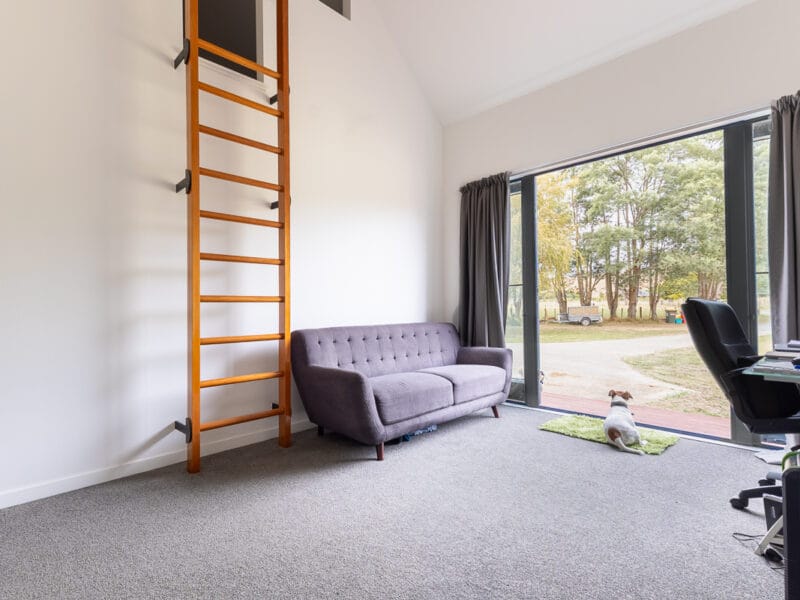 A Tranquil Escape in Te Horo with Hot Tub and breakfast