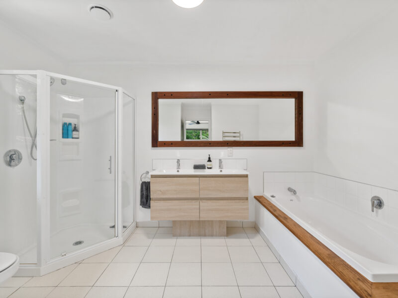 Sunny Paihia Retreat with BBQ, Spa and Pool