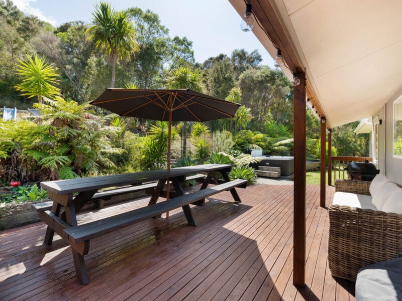 Sunny Paihia Retreat with BBQ, Spa and Pool