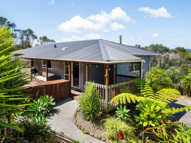 Sunny Paihia Retreat with BBQ, Spa and Pool