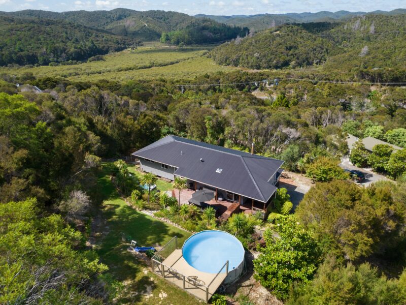 Sunny Paihia Retreat with BBQ, Spa and Pool