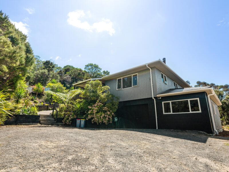 Sunny Paihia Retreat with BBQ, Spa and Pool