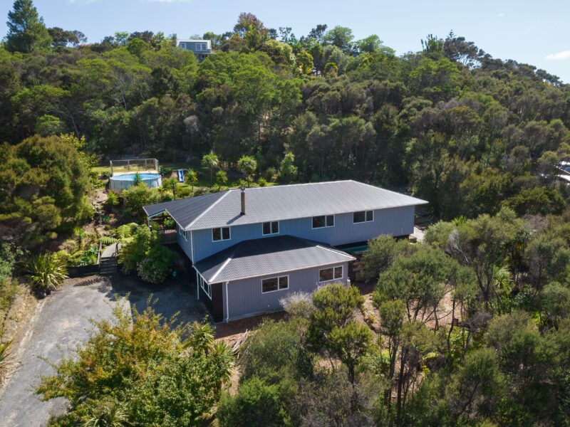 Sunny Paihia Retreat with BBQ, Spa and Pool