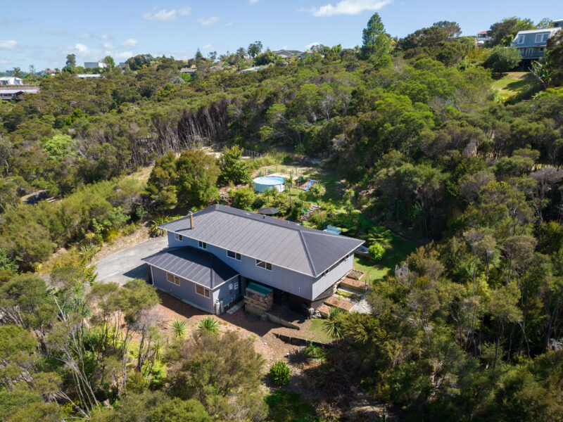 Sunny Paihia Retreat with BBQ, Spa and Pool