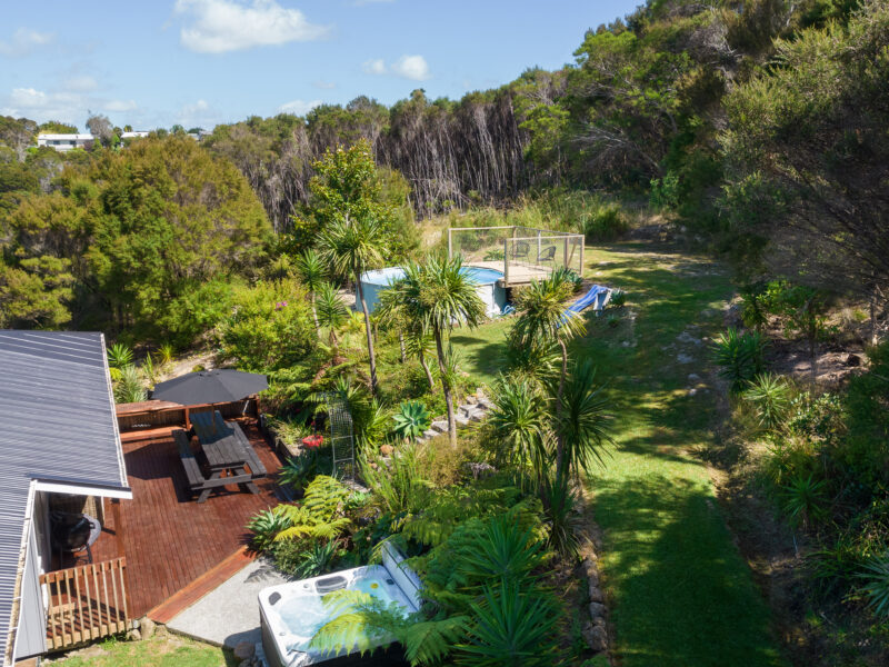 Sunny Paihia Retreat with BBQ, Spa and Pool