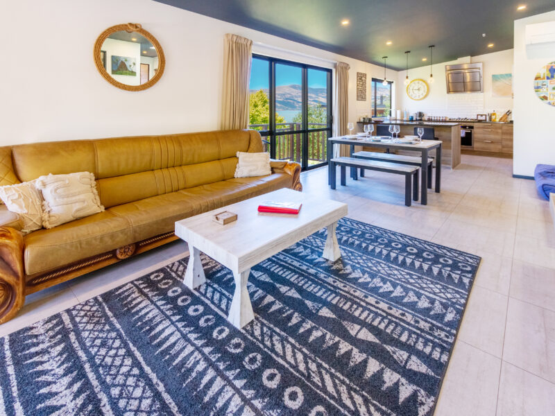 Sun, Sea, Panoramic Views: Spacious Cass Bay Beach house