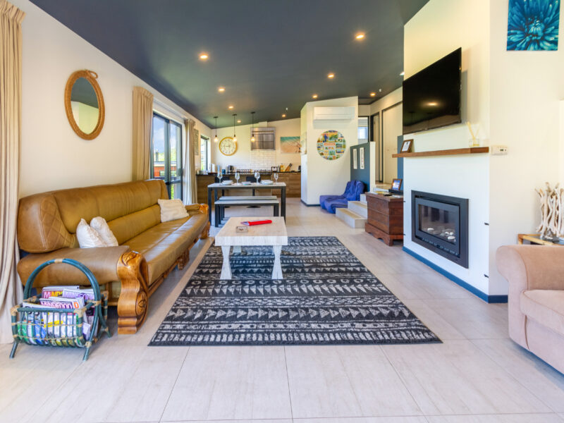 Sun, Sea, Panoramic Views: Spacious Cass Bay Beach house