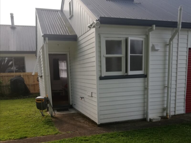 Comfortable, private sleepout