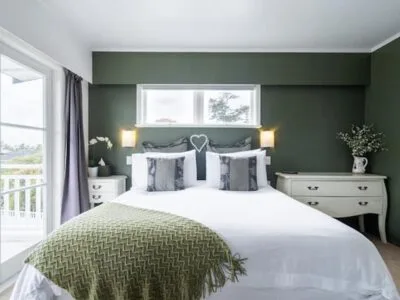 Sunny & Spacious 6-Bedroom Home Overlooking Orewa Estuary