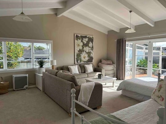 Sunny & Spacious 6-Bedroom Home Overlooking Orewa Estuary