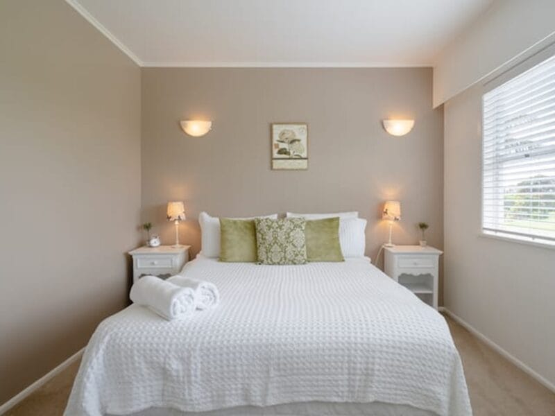 Sunny & Spacious 6-Bedroom Home Overlooking Orewa Estuary