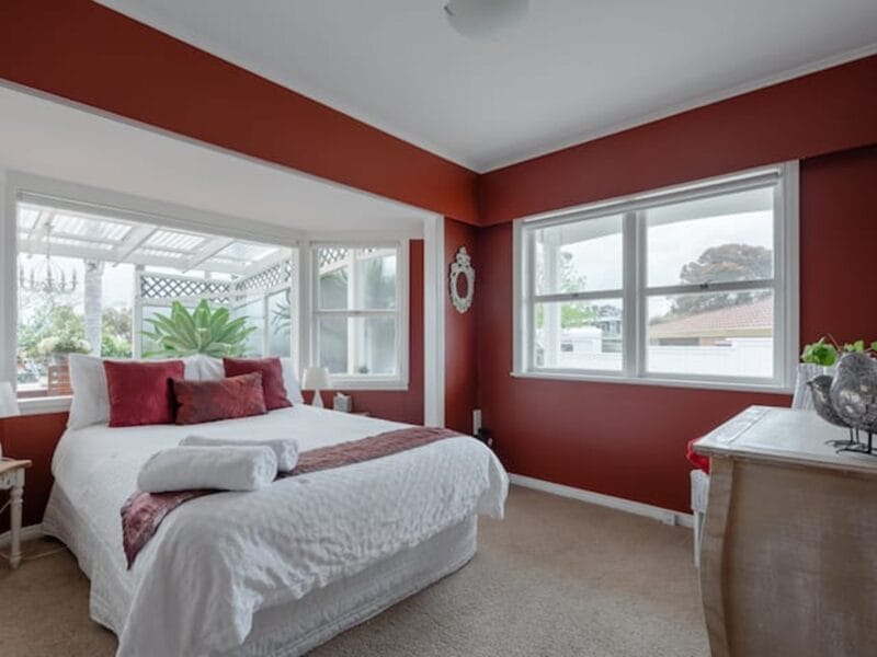 Sunny & Spacious 6-Bedroom Home Overlooking Orewa Estuary