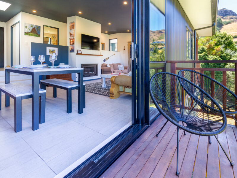 Sun, Sea, Panoramic Views: Spacious Cass Bay Beach house