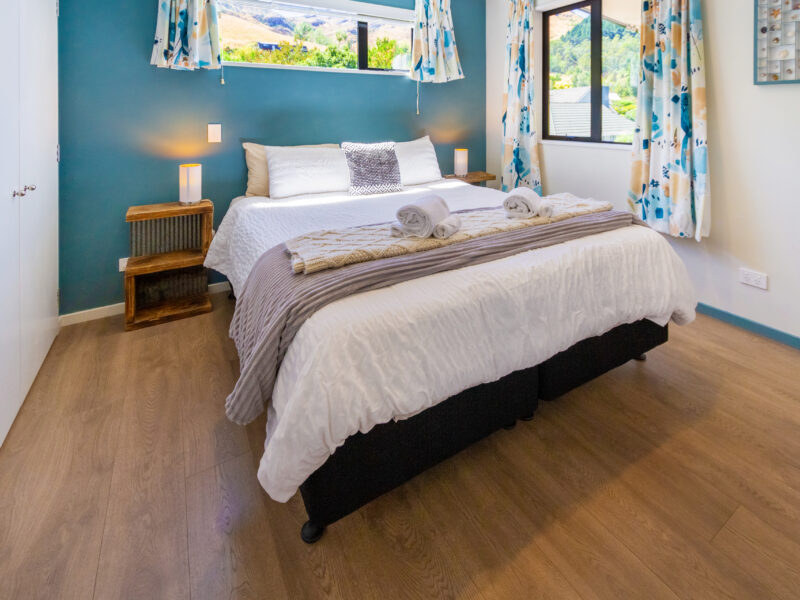 Sun, Sea, Panoramic Views: Spacious Cass Bay Beach house