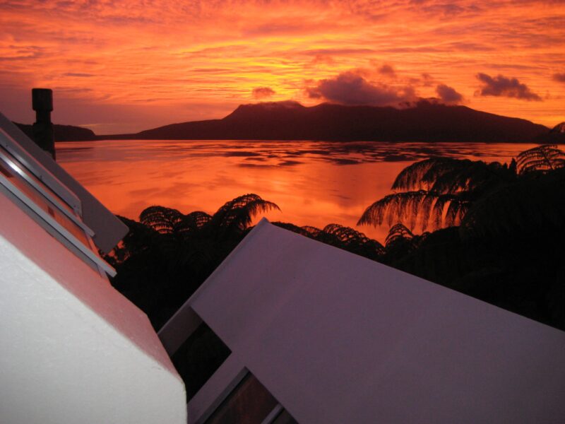 te Whare - Lake Tarawera (Aroha Suite)