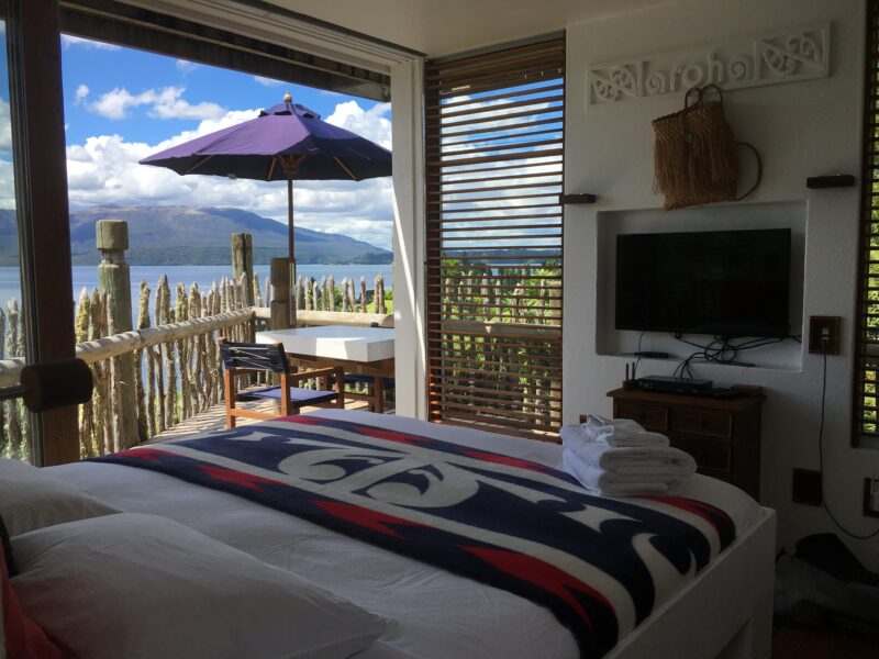 te Whare - Lake Tarawera (Aroha Suite)