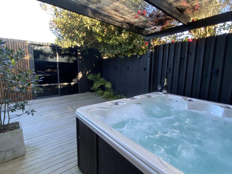 Great for large families - pool, spa, games room!