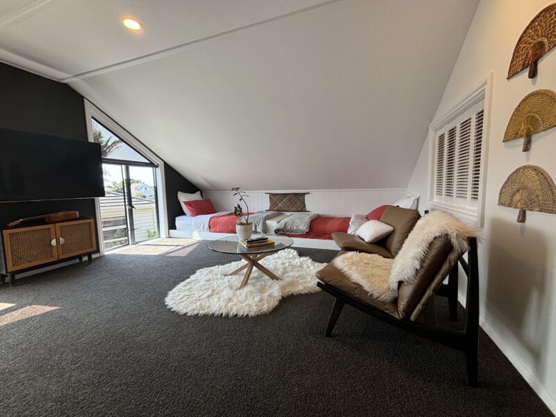 Great for large families - pool, spa, games room!