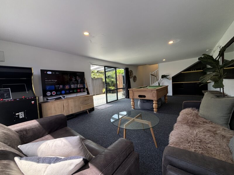 Great for large families - pool, spa, games room!