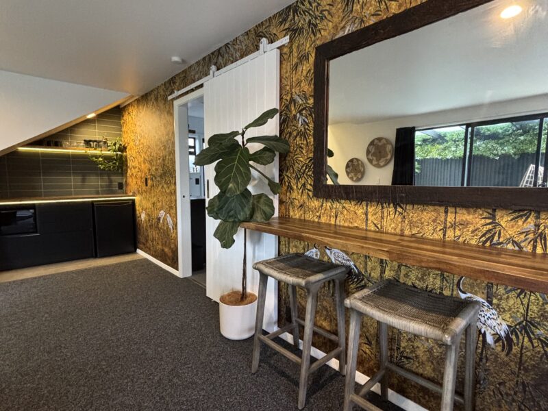 Great for large families - pool, spa, games room!