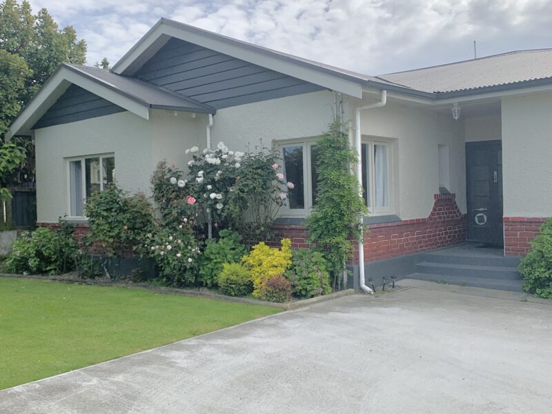 Big bungalow in popular Windsor