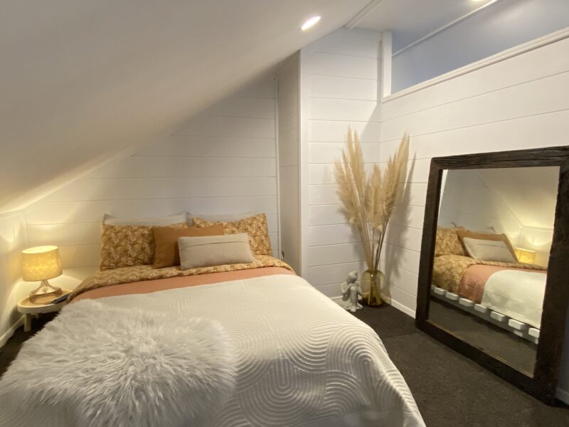 Great for large families - pool, spa, games room!