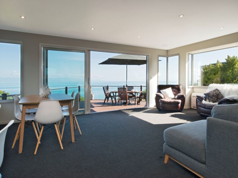 Selah Retreat - Peaceful with a Stunning View!