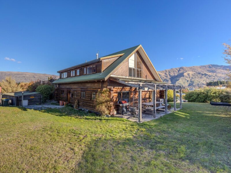 Log Cabin, Views, Walk to Town