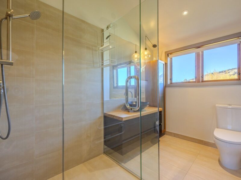 Log Cabin, Views, Walk to Town