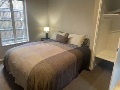 Wanaka comfortable next to Lake