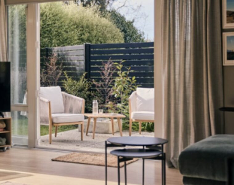 Wanaka comfortable next to Lake