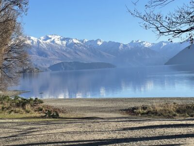Wanaka comfortable next to Lake