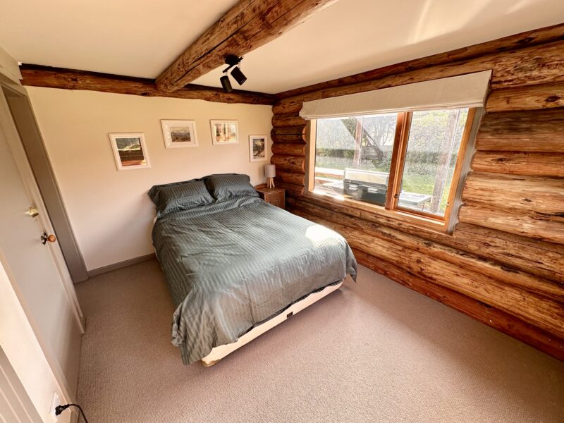 Log Cabin, Views, Walk to Town