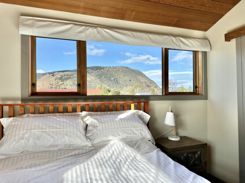 Log Cabin, Views, Walk to Town