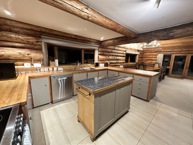 Log Cabin, Views, Walk to Town