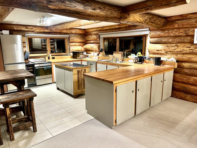 Log Cabin, Views, Walk to Town