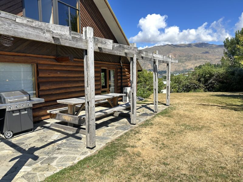 Log Cabin, Views, Walk to Town