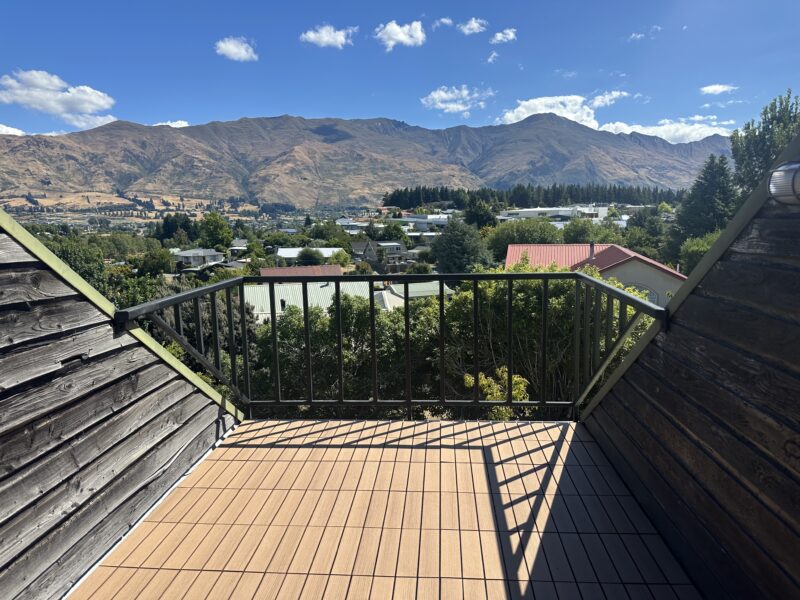 Log Cabin, Views, Walk to Town