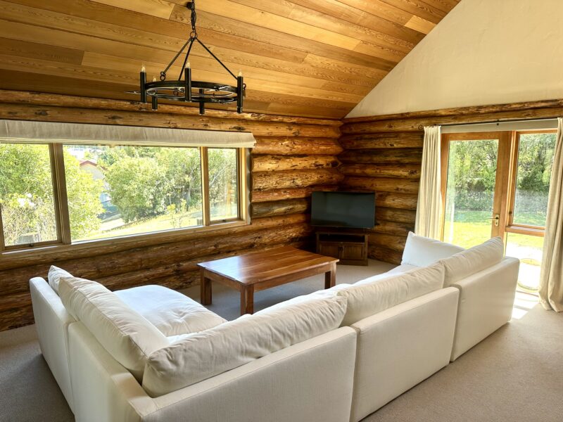 Log Cabin, Views, Walk to Town