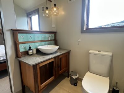 Log Cabin, Views, Walk to Town