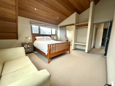 Log Cabin, Views, Walk to Town