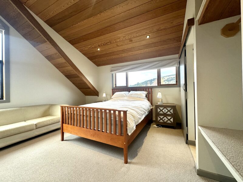 Log Cabin, Views, Walk to Town