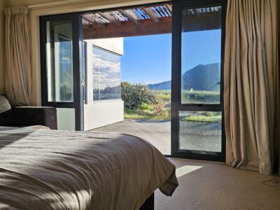 Sweeping Lake View Retreat