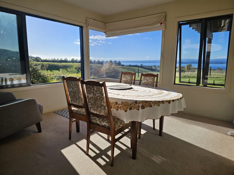 Sweeping Lake View Retreat