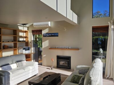 Sweeping Lake View Retreat