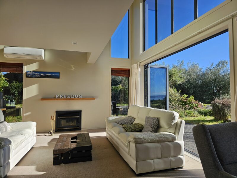 Sweeping Lake View Retreat