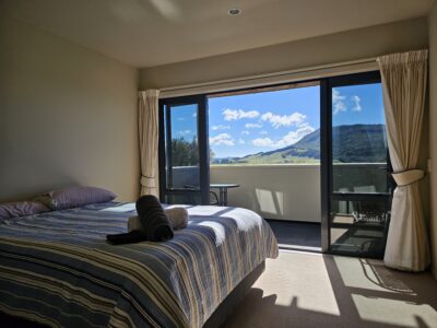 Sweeping Lake View Retreat